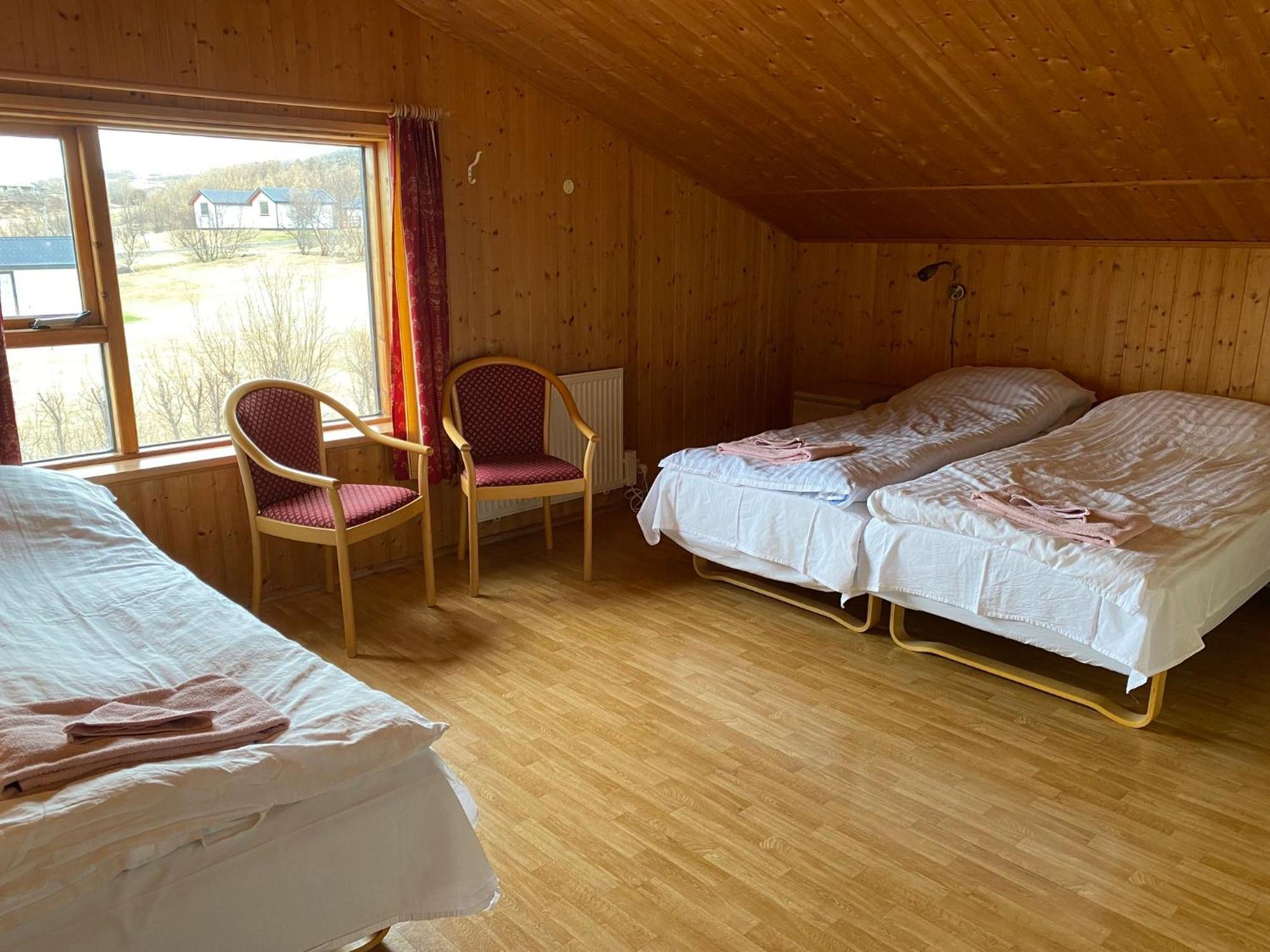 Bakkafloet Guesthouse Вармахлид Екстериор снимка