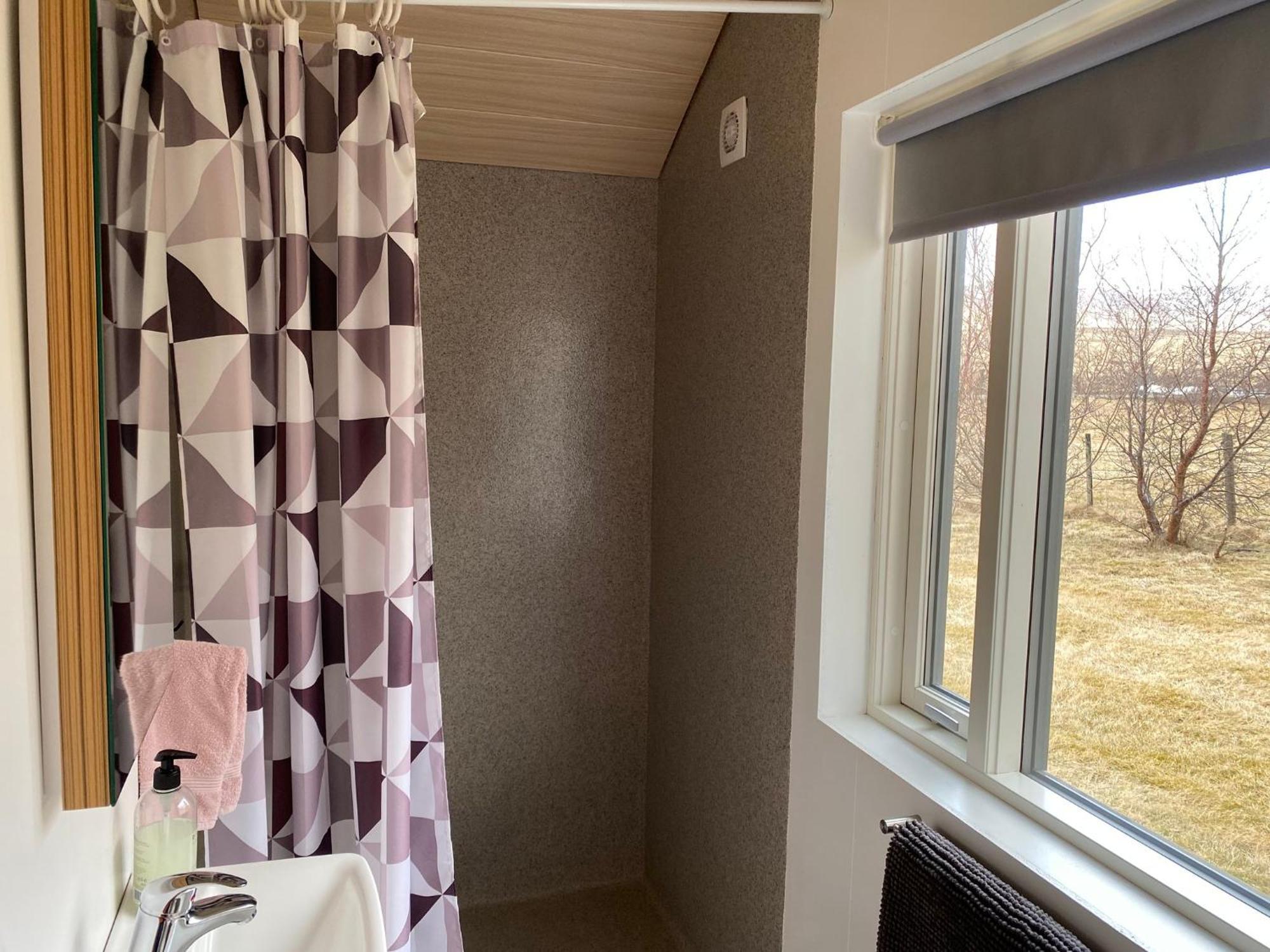 Bakkafloet Guesthouse Вармахлид Екстериор снимка